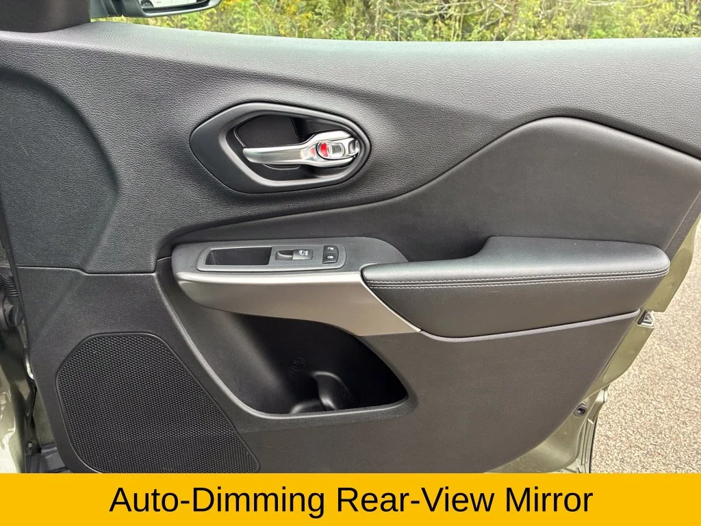 Used 2021 Olive Green Jeep Latitude Lux image 22