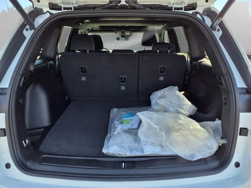 New 2026 Bright White Clear-Coat Exterior Paint Jeep Laredo X image 26