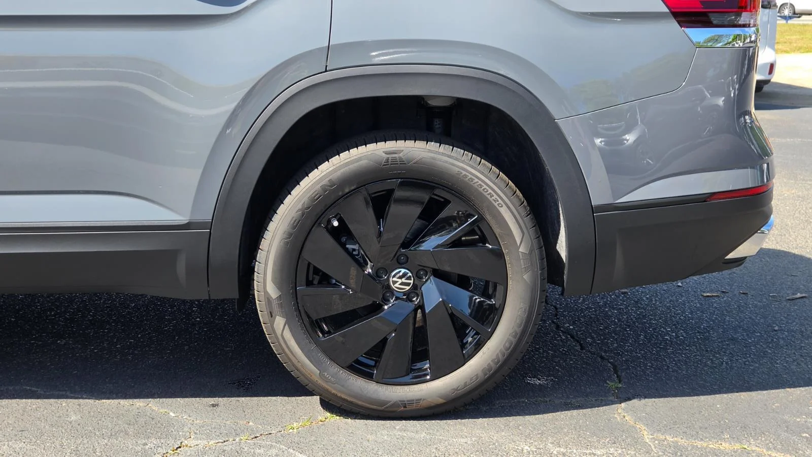 New 2026 Pure Gray Volkswagen 2.0T SE w/Technology image 17