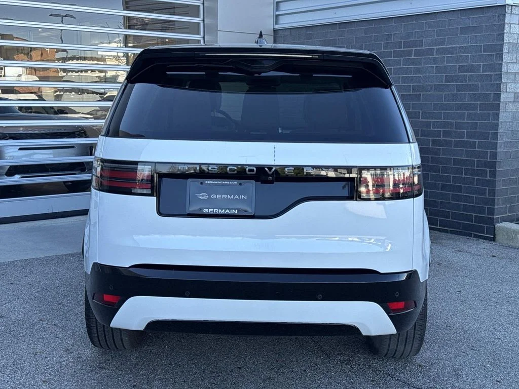 Certified Used 2025 White Land Rover Dynamic SE image 5