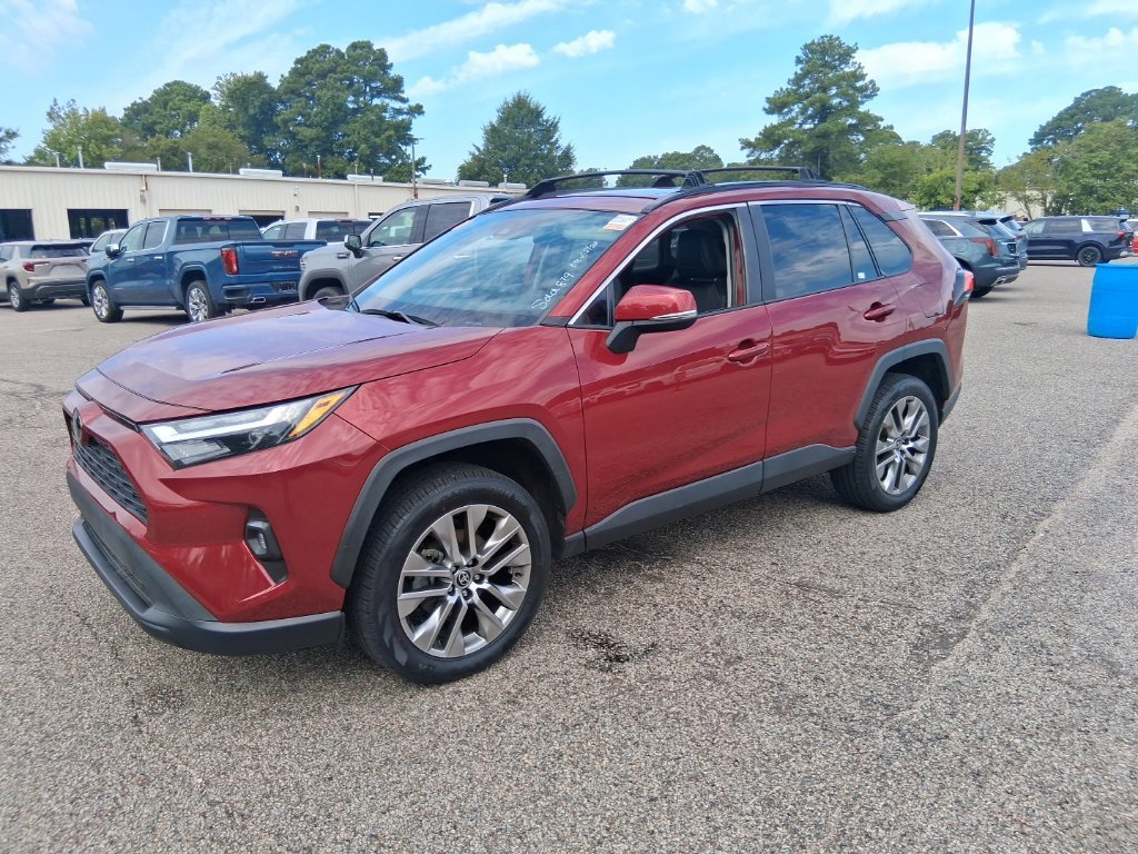 Used 2022 Red Toyota XLE Premium image 9