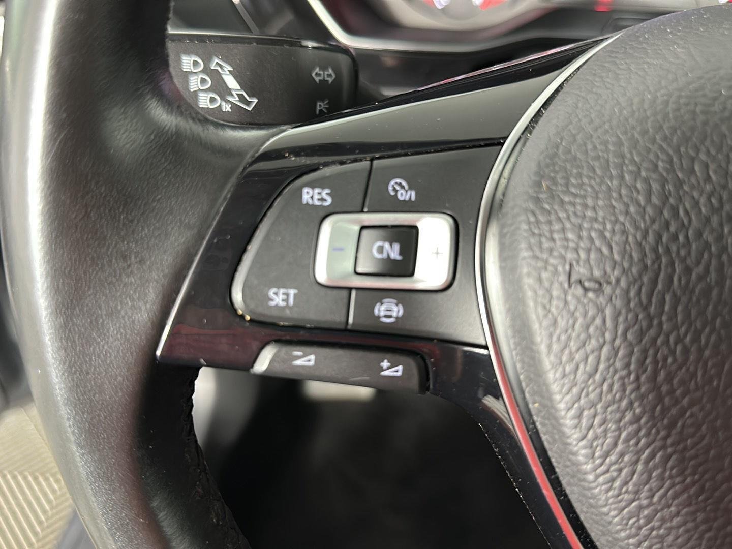 Used 2019 Platinum Gray Metallic Volkswagen SE image 24