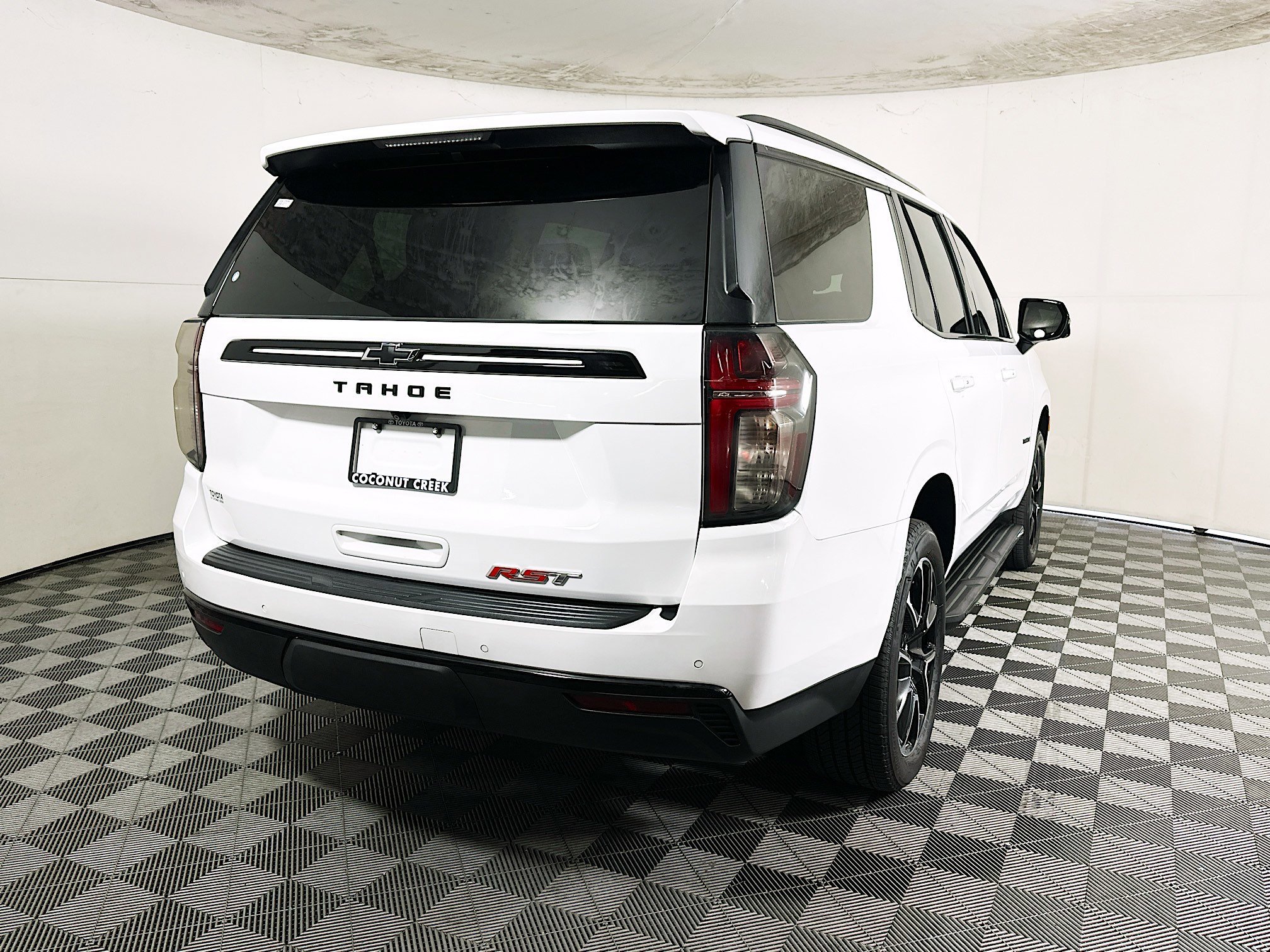 Used 2023 Summit White Chevrolet RST image 3