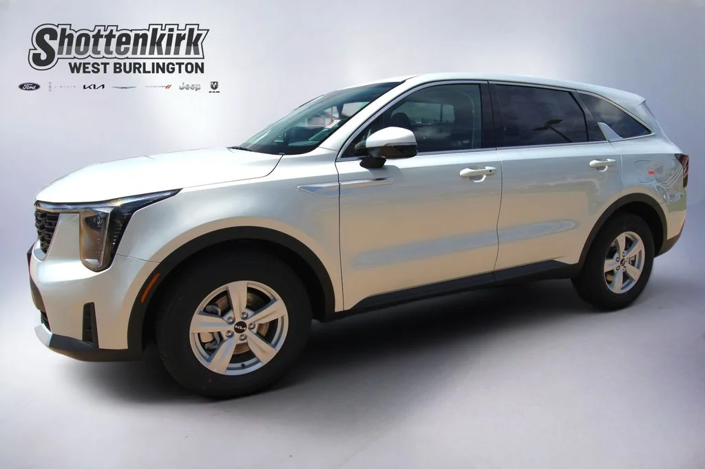 2026 Kia Sorento LX AT's photo