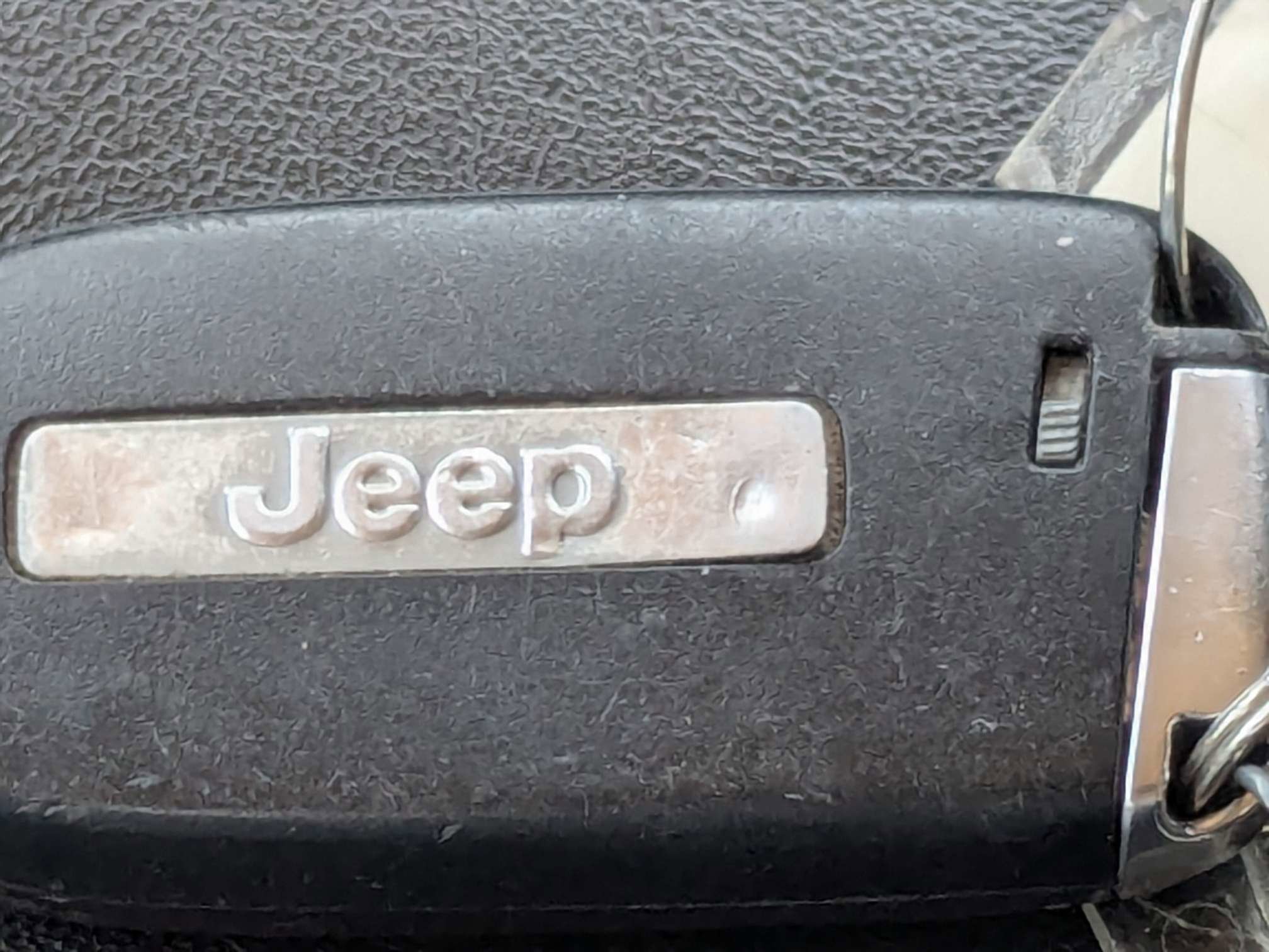 Used 2018 Light Brownstone Pearlcoat Jeep Latitude Plus image 39