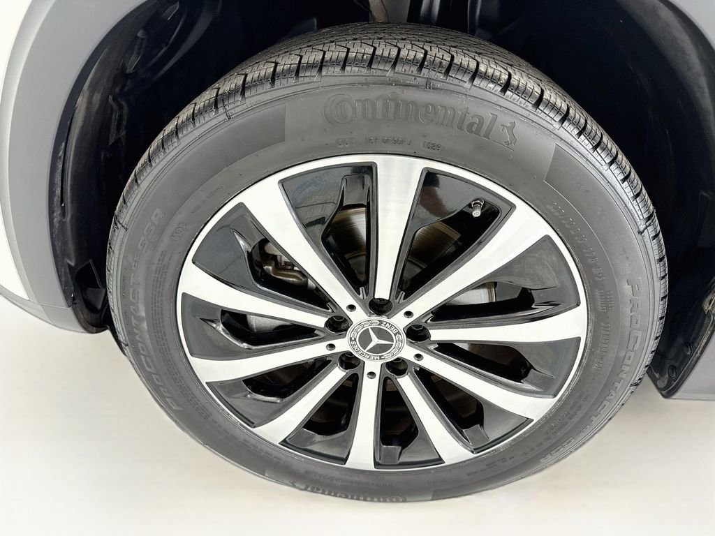 Used 2023 Polar White Mercedes-Benz GLB 250 image 28