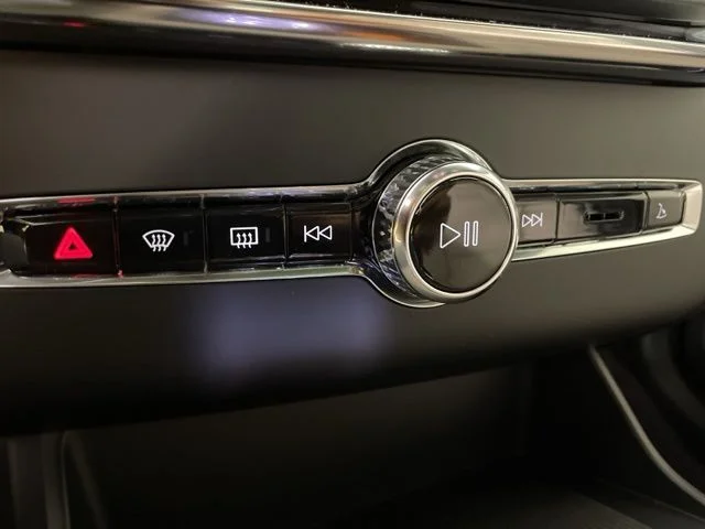 2025 Volvo XC90 Core - Photo 32