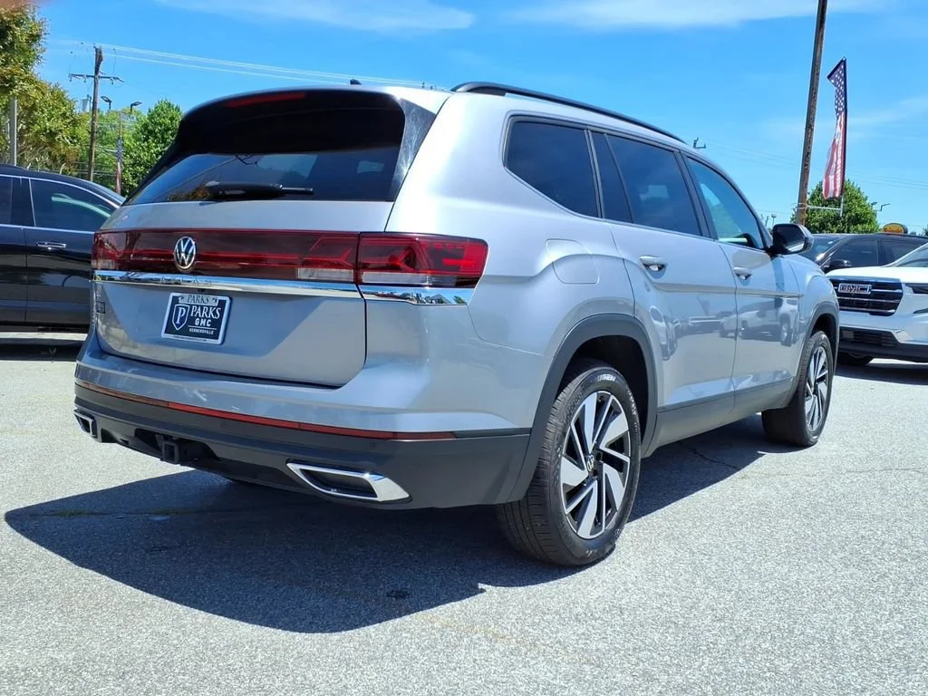 Certified Used 2024  Volkswagen 2.0T SE w/Technology image 31
