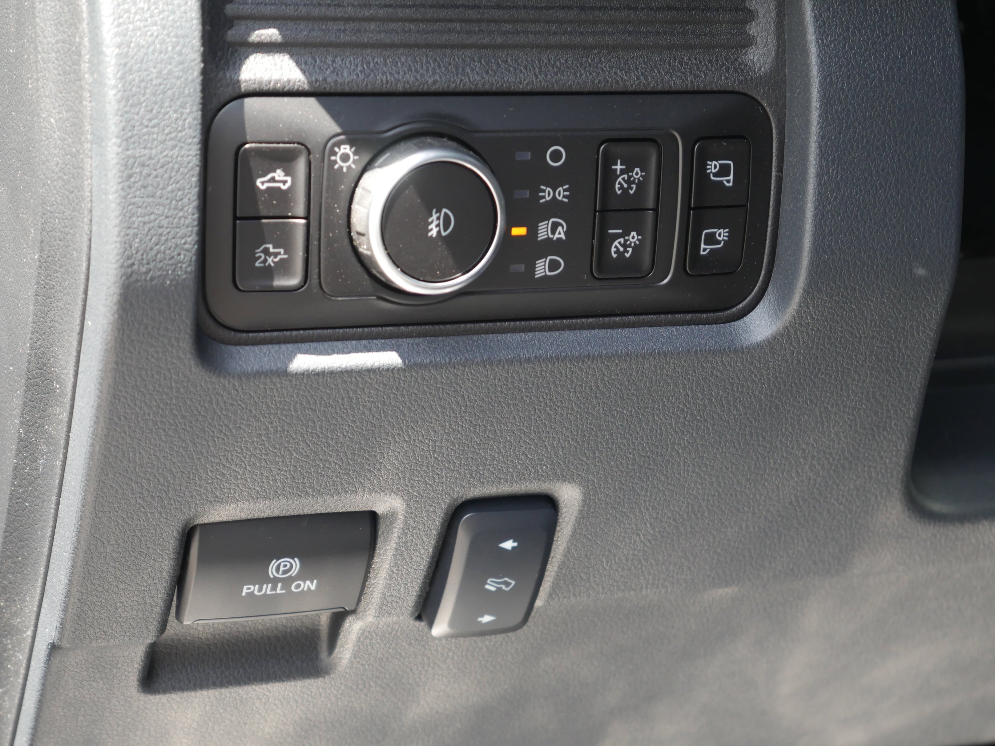 New 2026 Carbonized Gray Metallic Ford F-350® Lariat® image 6