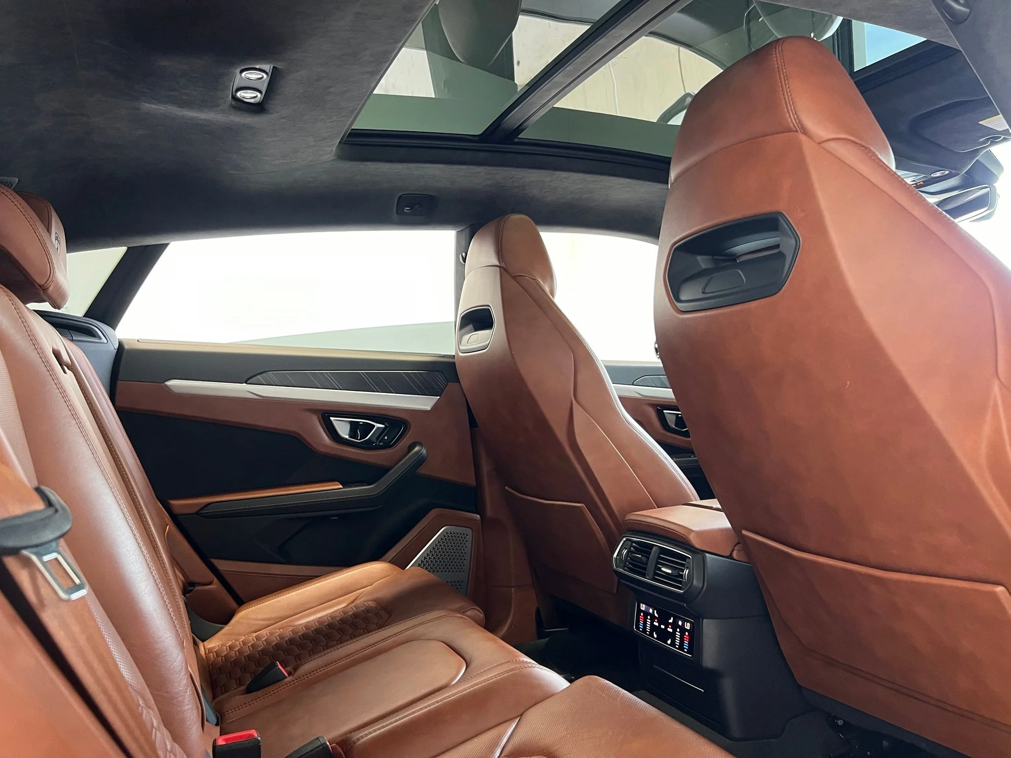 Used 2019 Blue Lamborghini Base image 21