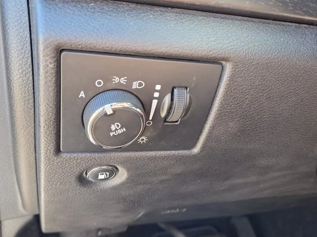 Used 2014 White Jeep Laredo image 28