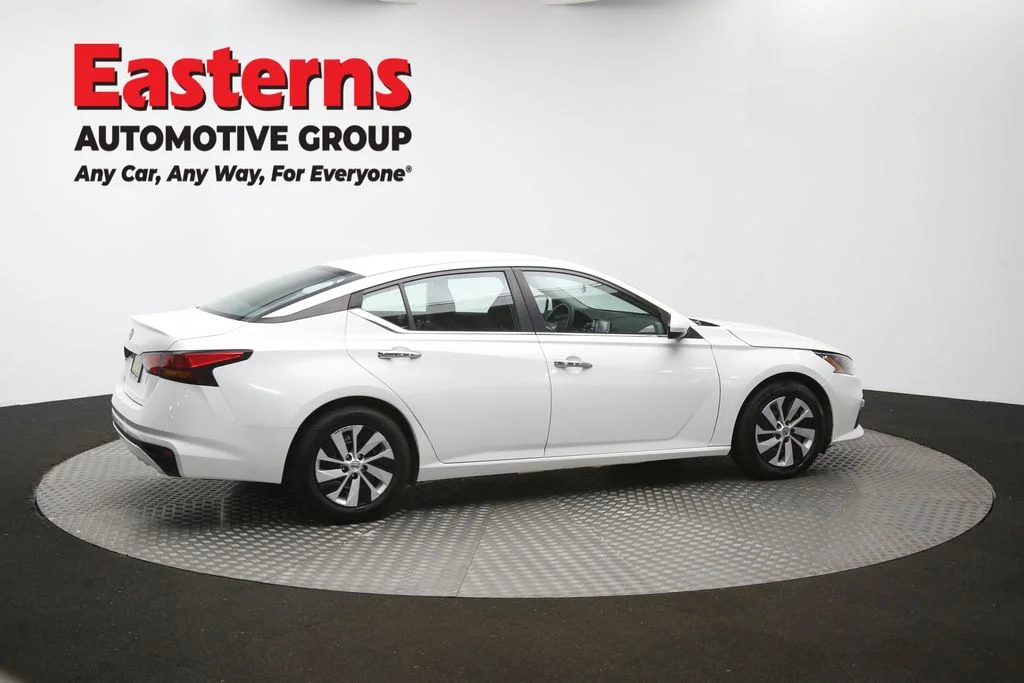 Used 2022 White Nissan 2.5 S image 41