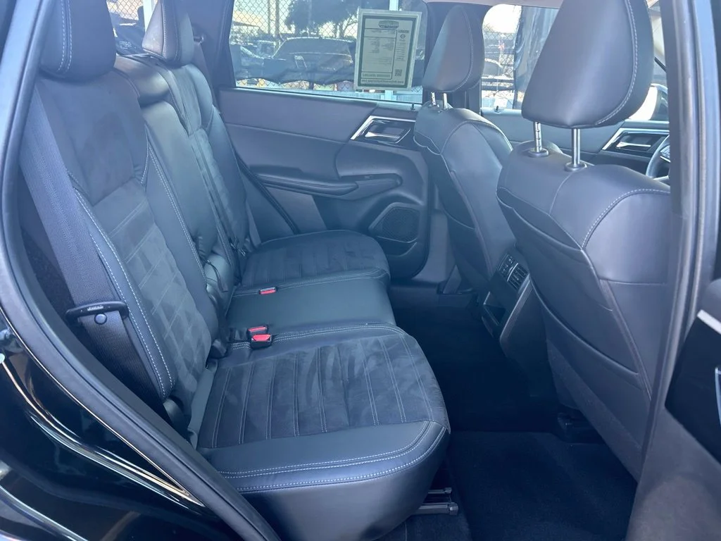 Used 2023 Black Mitsubishi SE image 27