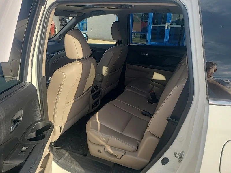 Used 2017 White Honda Touring image 12