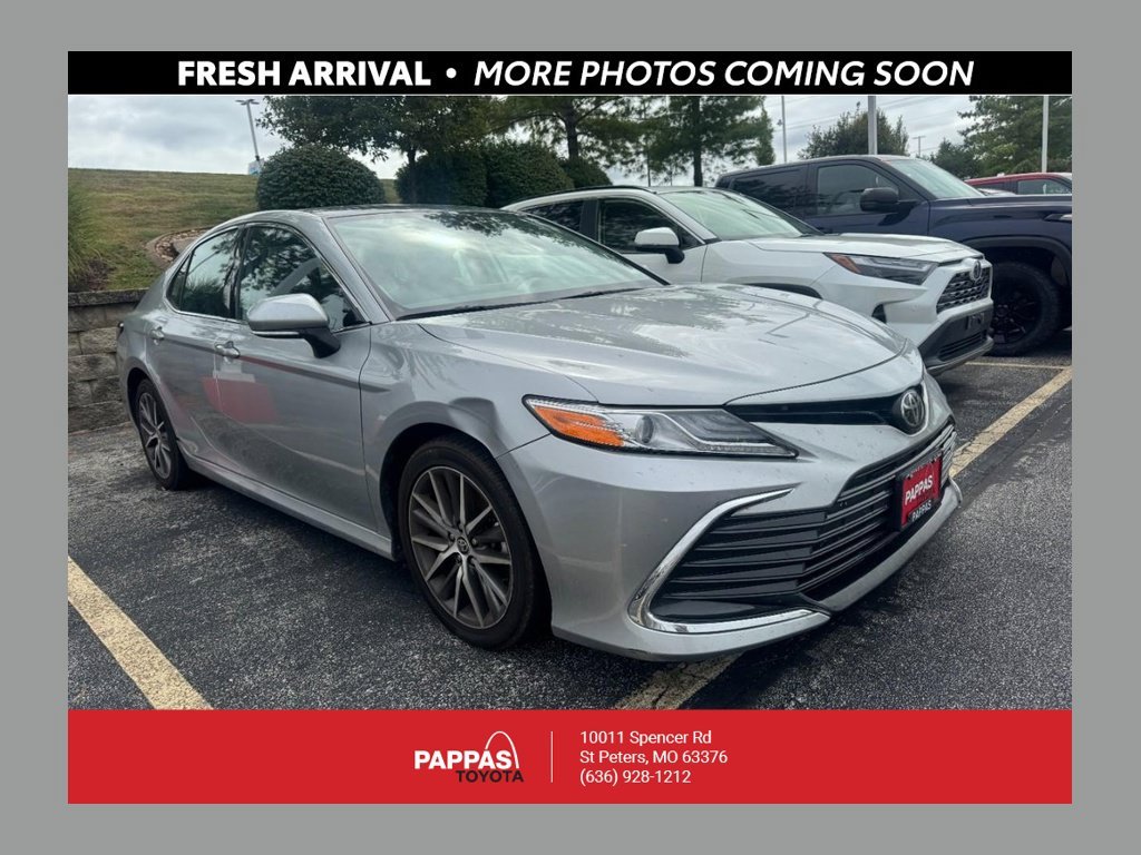 Used 2022 Silver Toyota XLE image 1