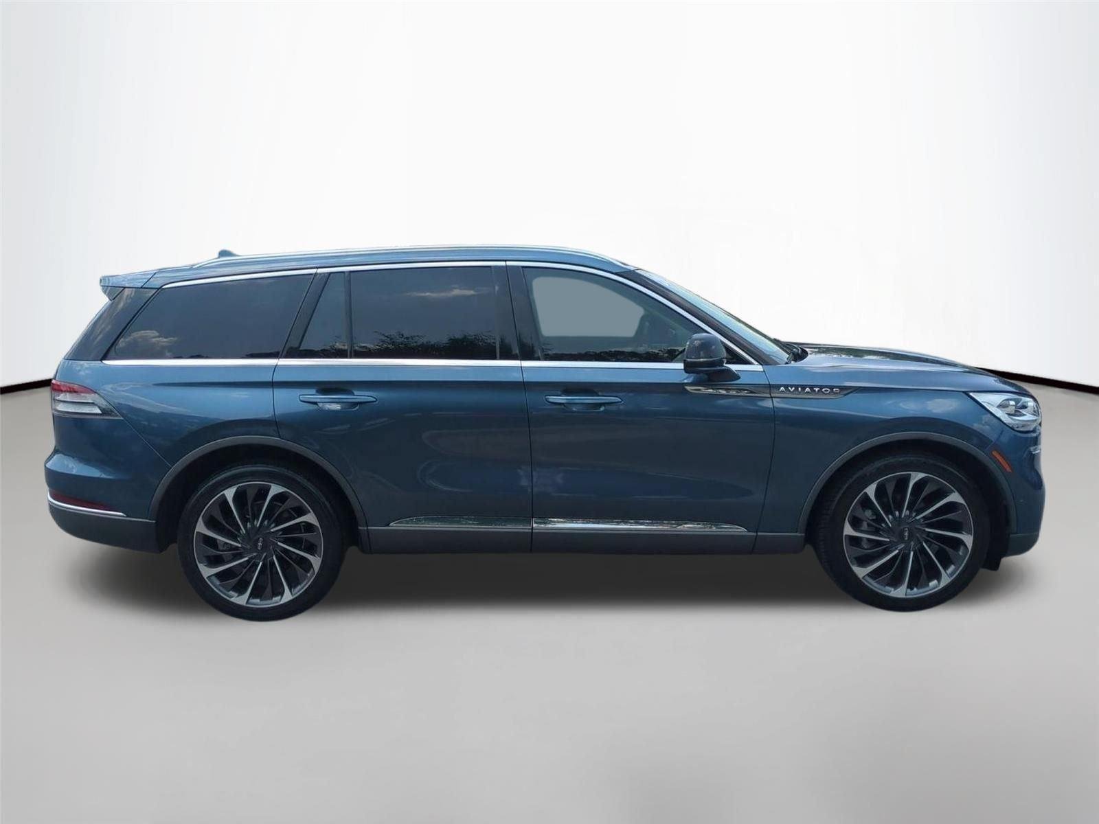 Used 2020 Blue Diamond Metallic Lincoln Reserve image 6