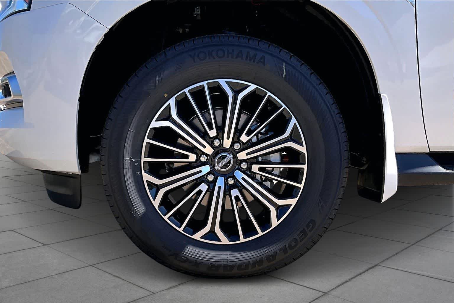 New 2026 Aspen White TriCoat Nissan SL image 9