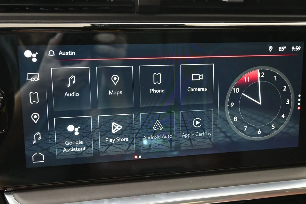 Used 2022 White GMC Denali Ultimate image 9