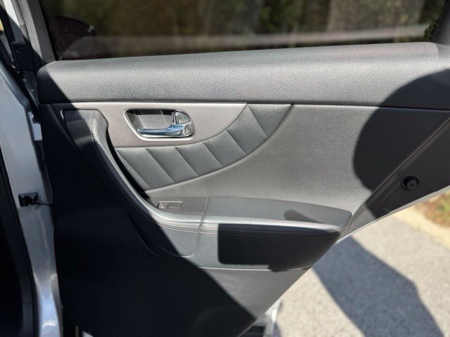 Used 2017 Liquid Platinum INFINITI Base image 15