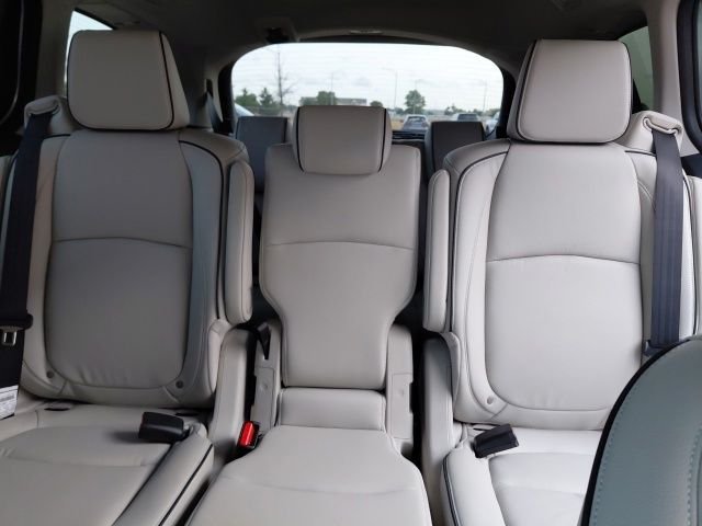 New 2026 Solar Silver Metallic Honda Touring image 30