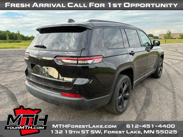 Used 2023 Black Jeep Altitude image 7