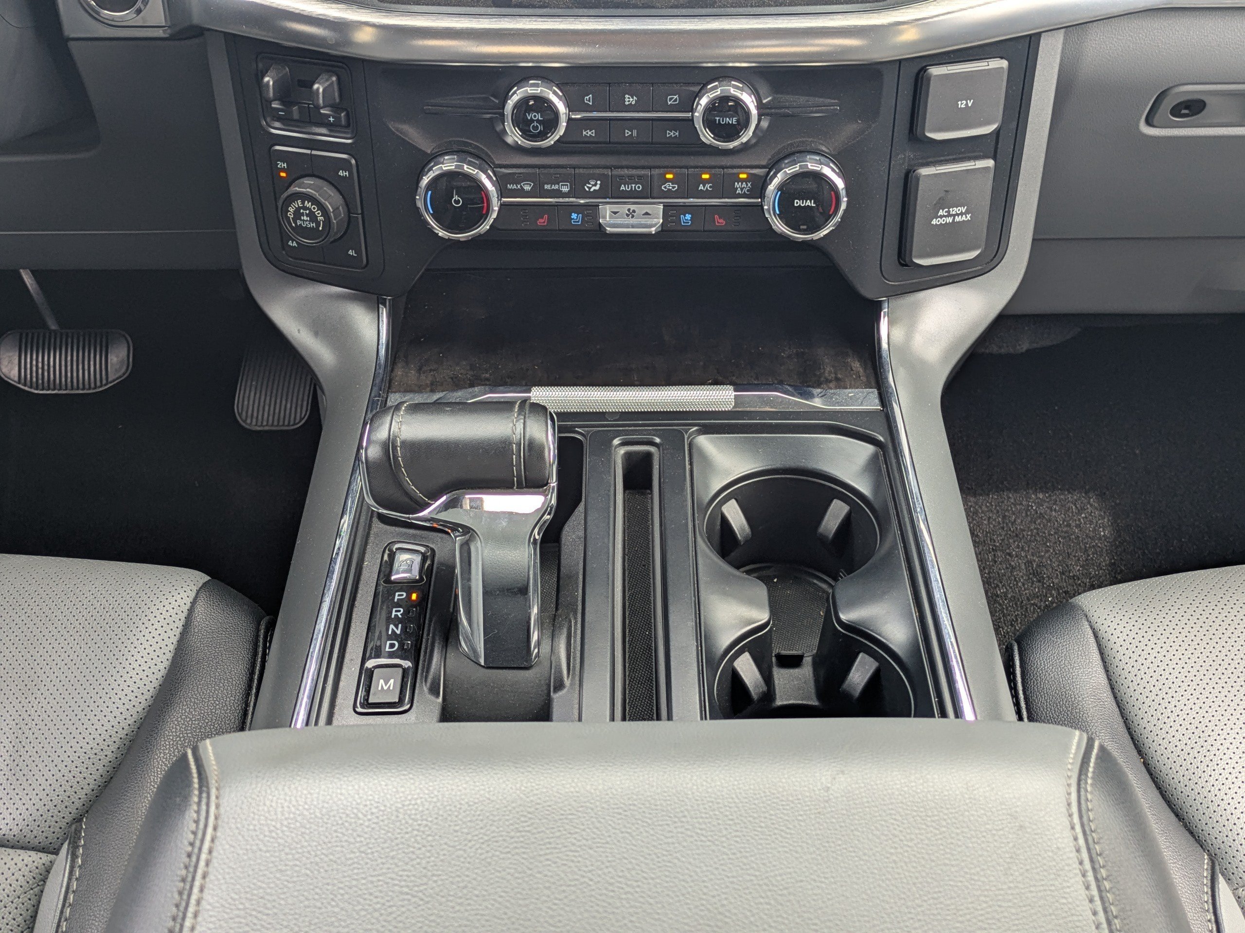 Used 2022 Agate Black Metallic Ford LARIAT image 19