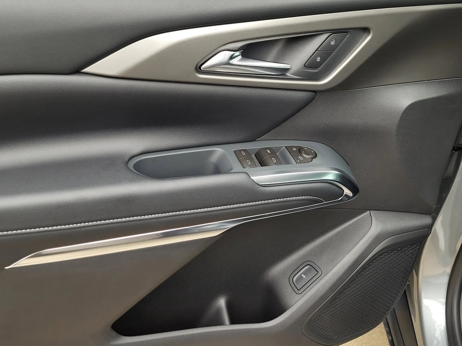 2027 Chevrolet Traverse LT - Photo 14