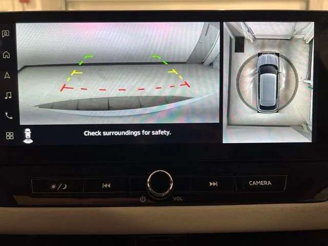 Used 2025 White Mitsubishi SE image 17