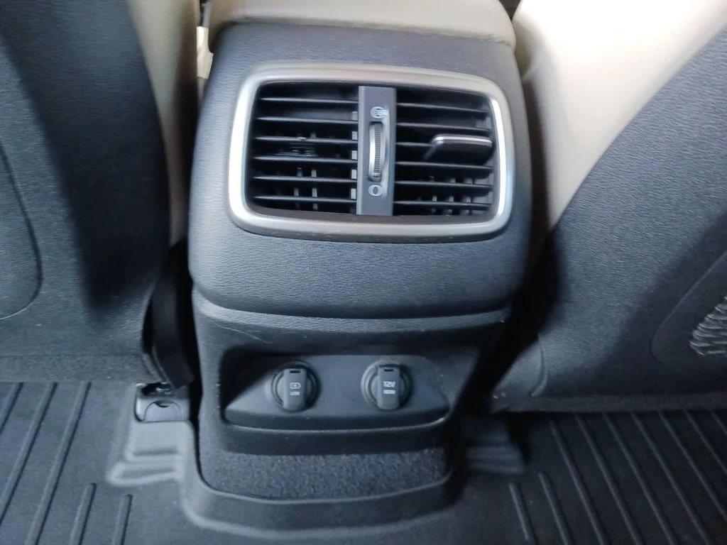 Used 2019 White Kia EX image 22