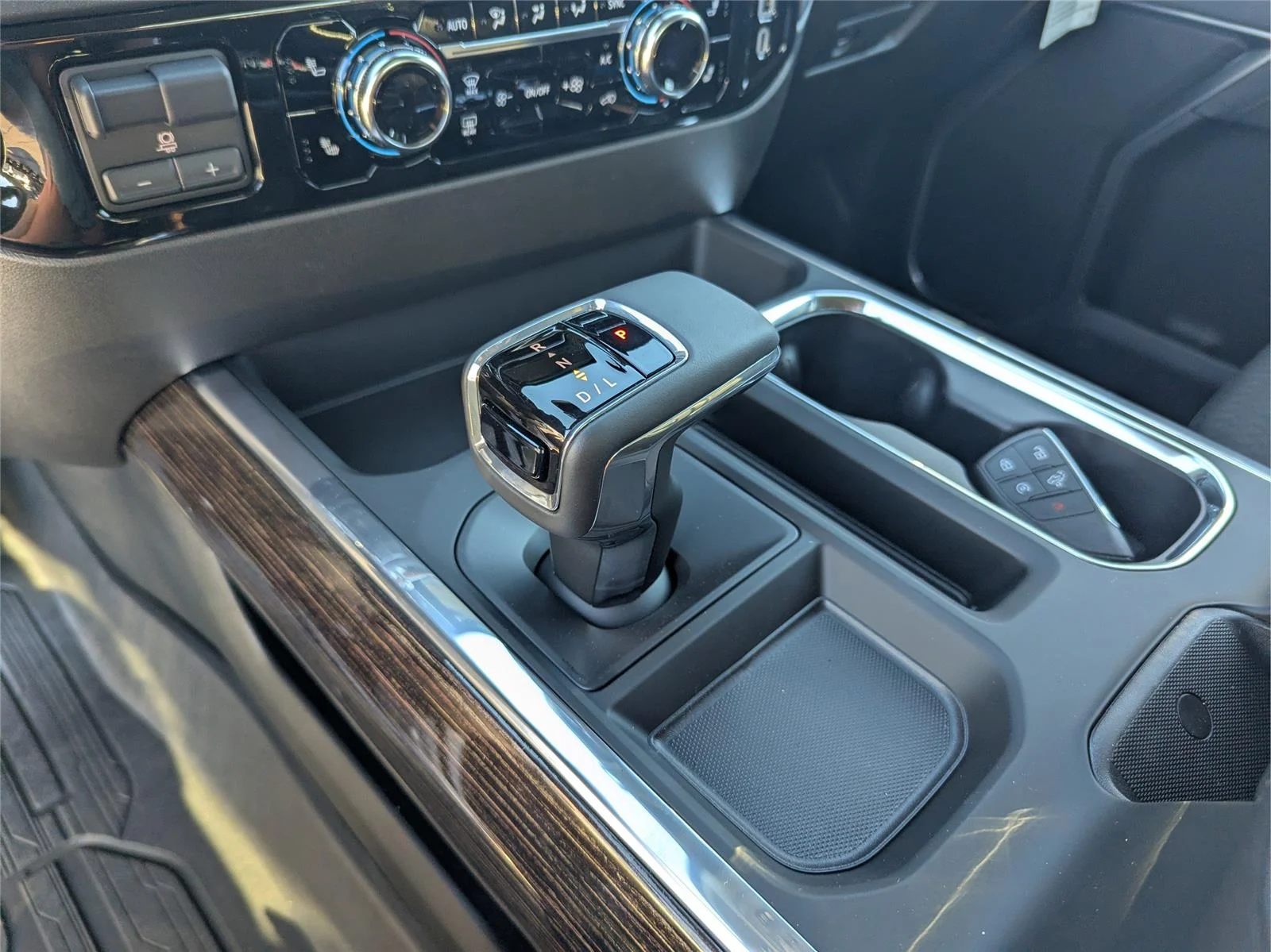 New 2026 Summit White GMC Elevation image 20