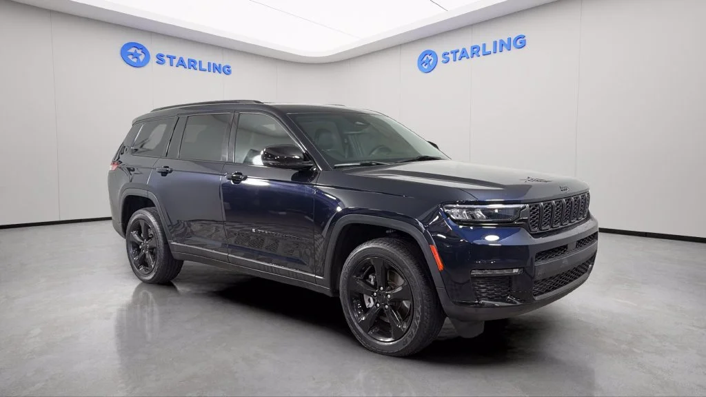 Used 2024 Blue Jeep Limited 4x4 image 14