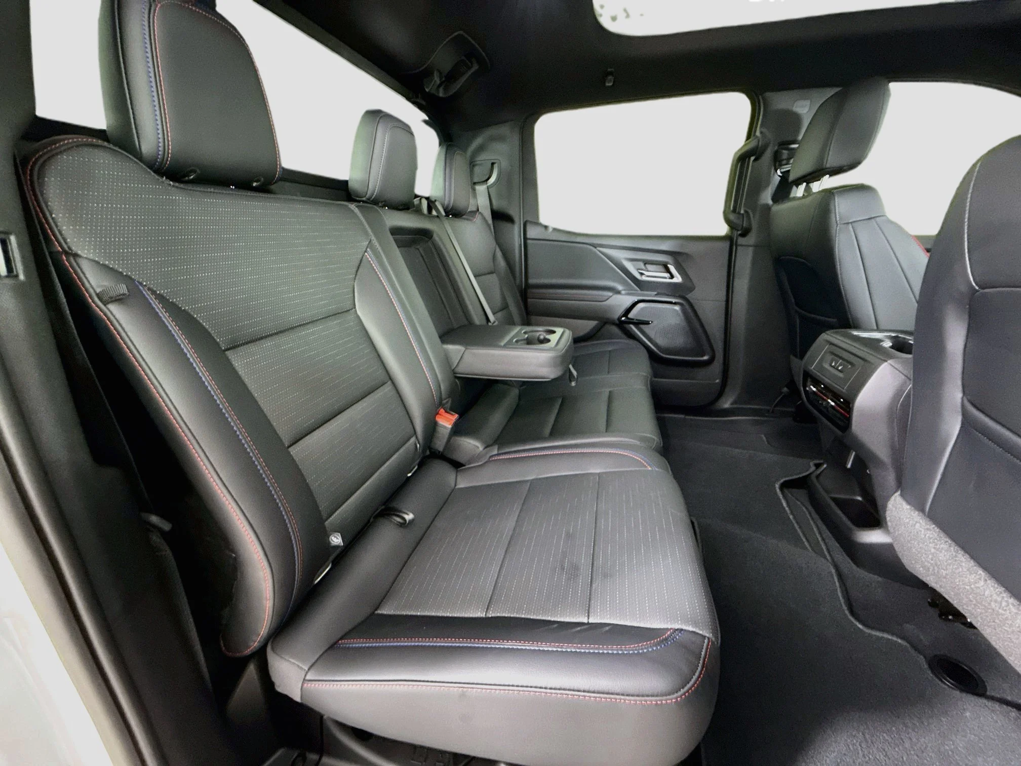 Used 2025 Summit White Chevrolet RST - Extended Range image 30