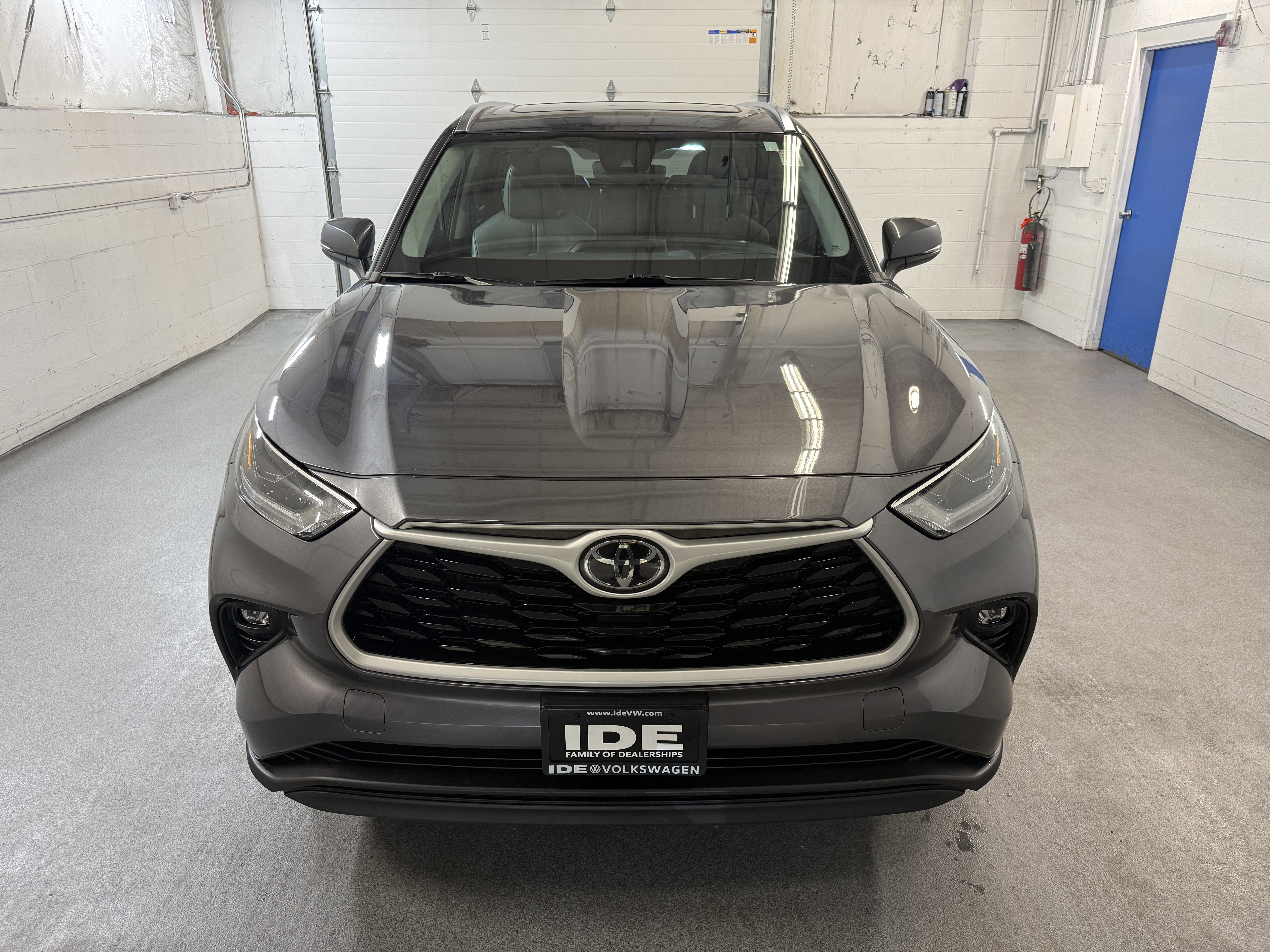 Used 2021 Magnetic Gray Metallic Toyota XLE image 3
