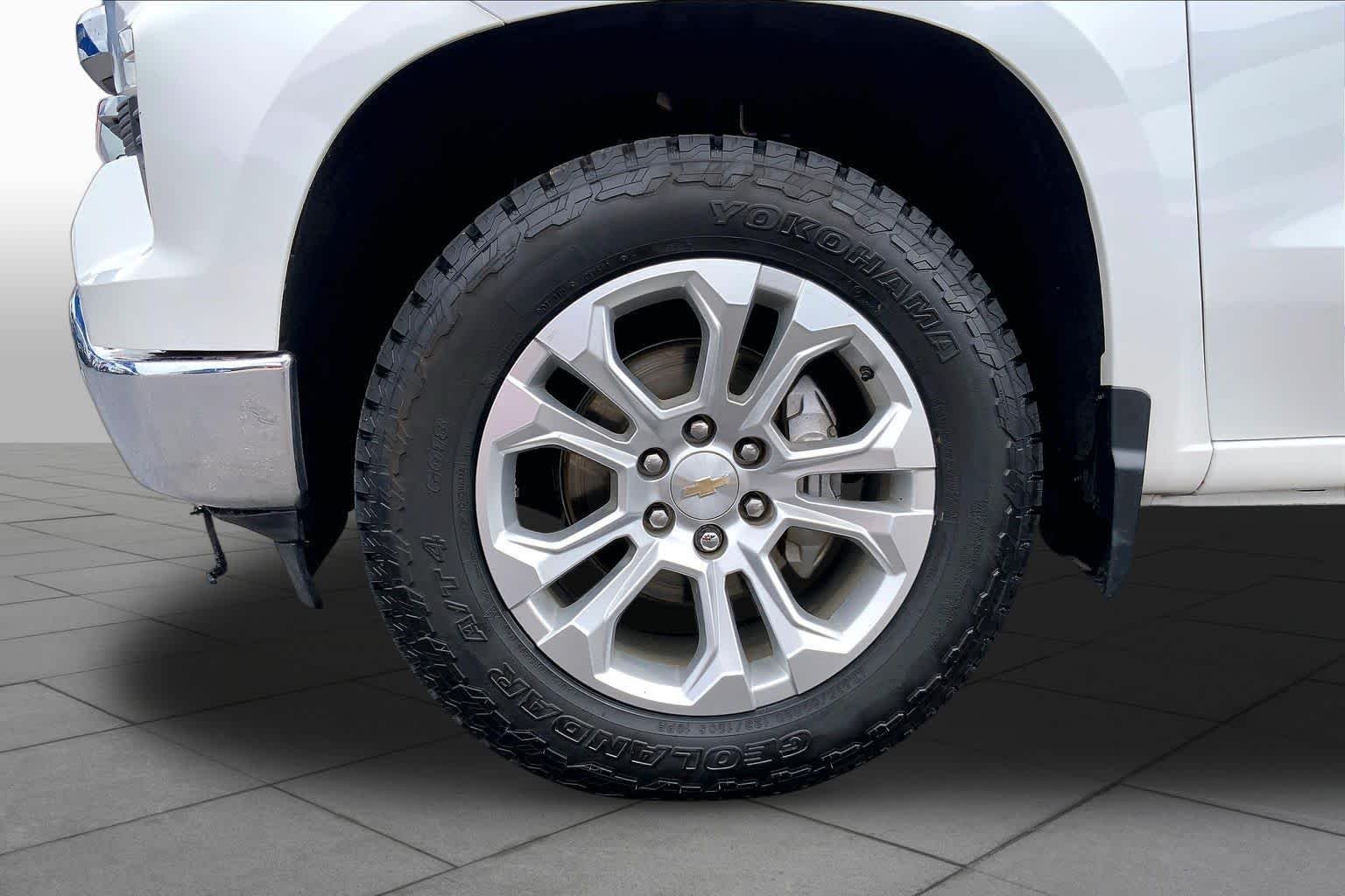 Used 2023 Iridescent Pearl Tricoat Chevrolet LTZ image 9