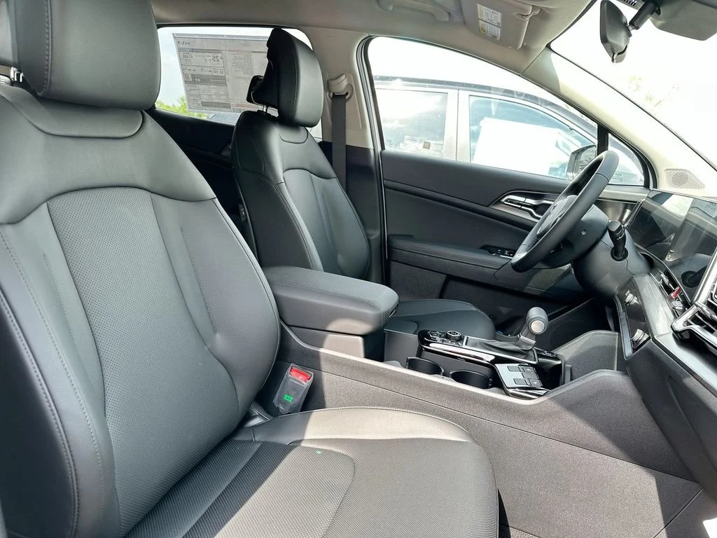 Used 2024 White Kia EX image 43