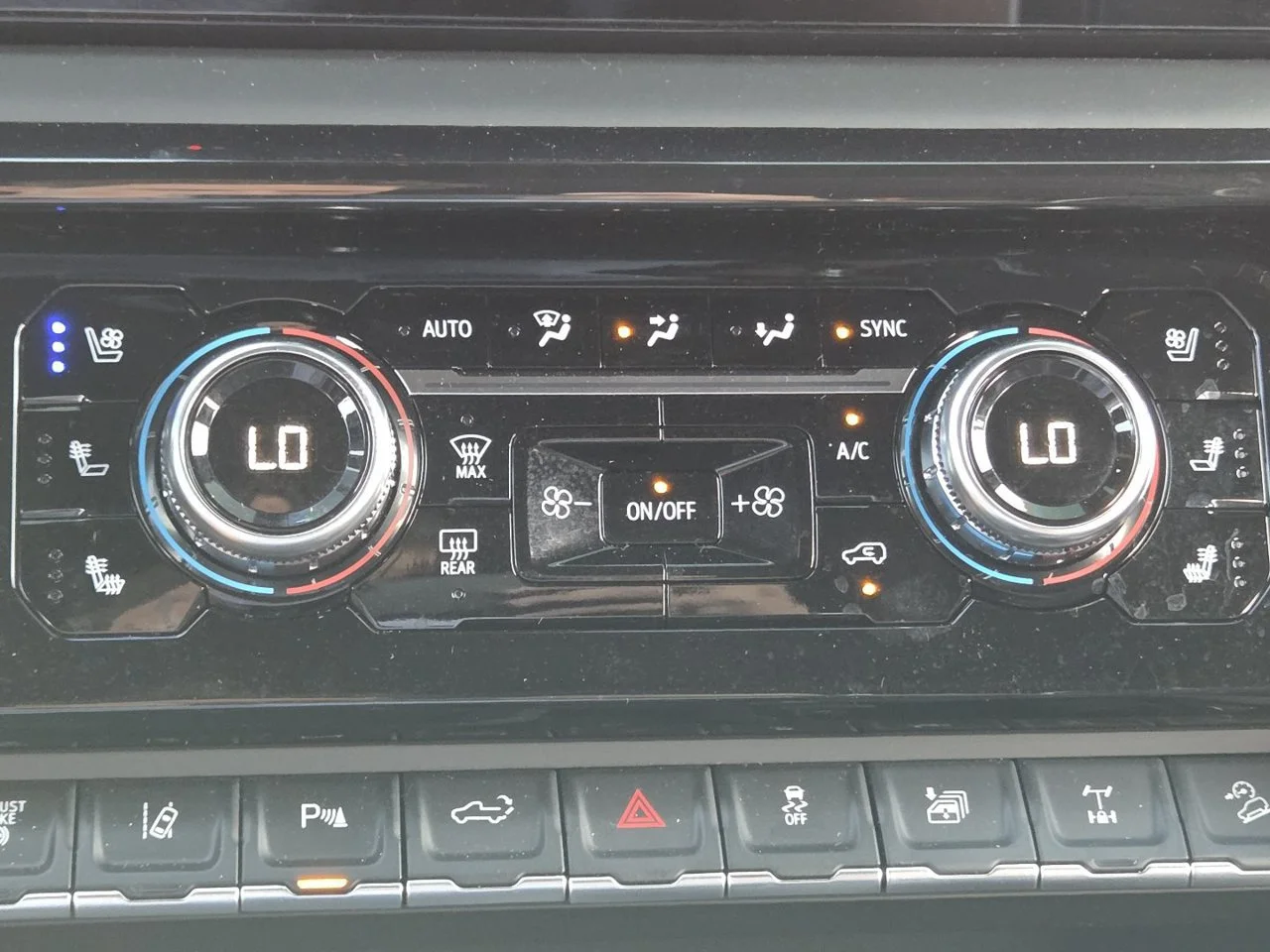 Used 2025 Summit White GMC AT4X image 40
