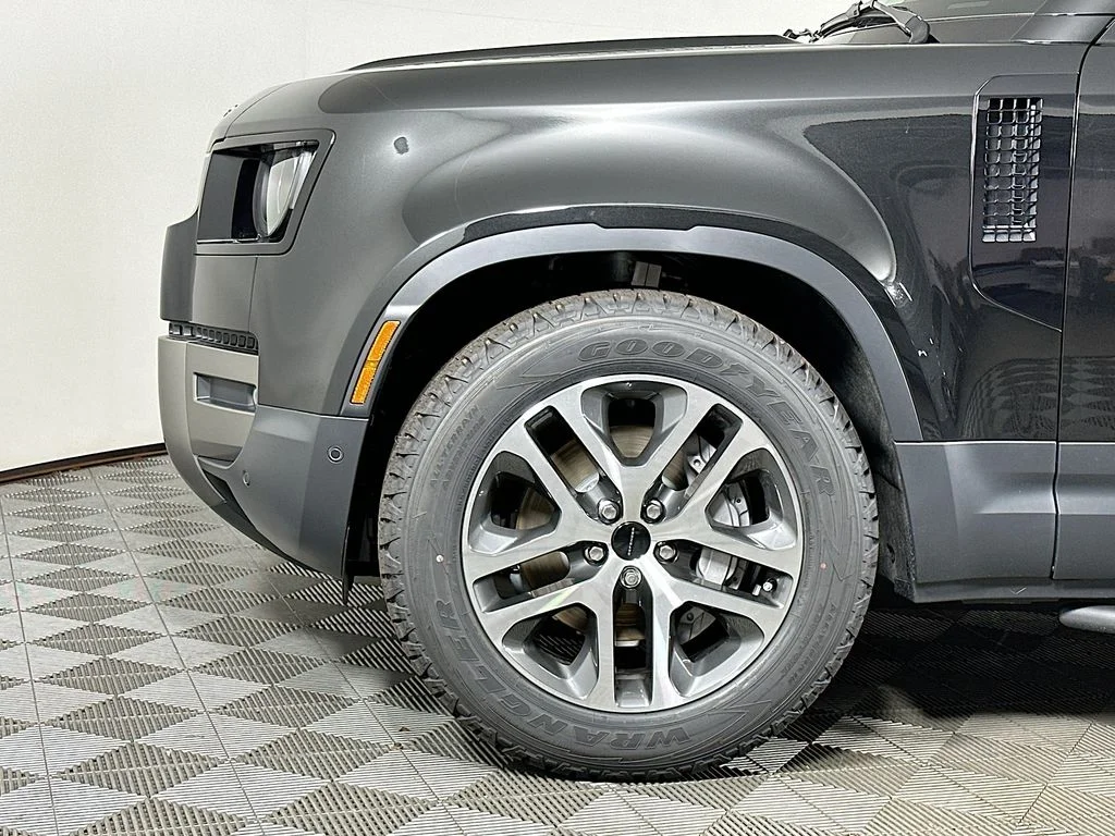 New 2026 Santorini Black Land Rover S image 9