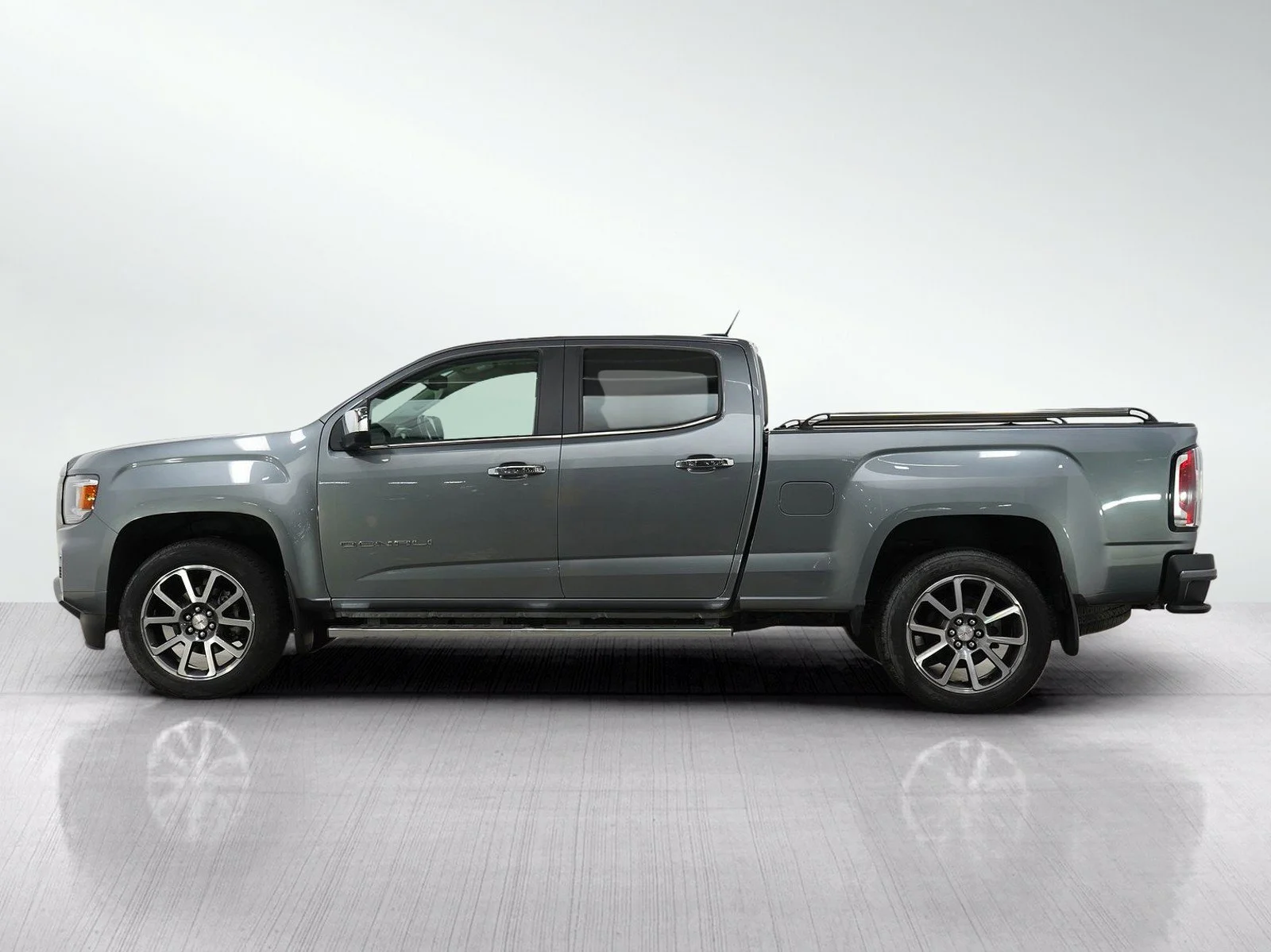Used 2021 GMC Canyon Denali with VIN 1GTP6EE1XM1291862 for sale in Roseville, Minnesota