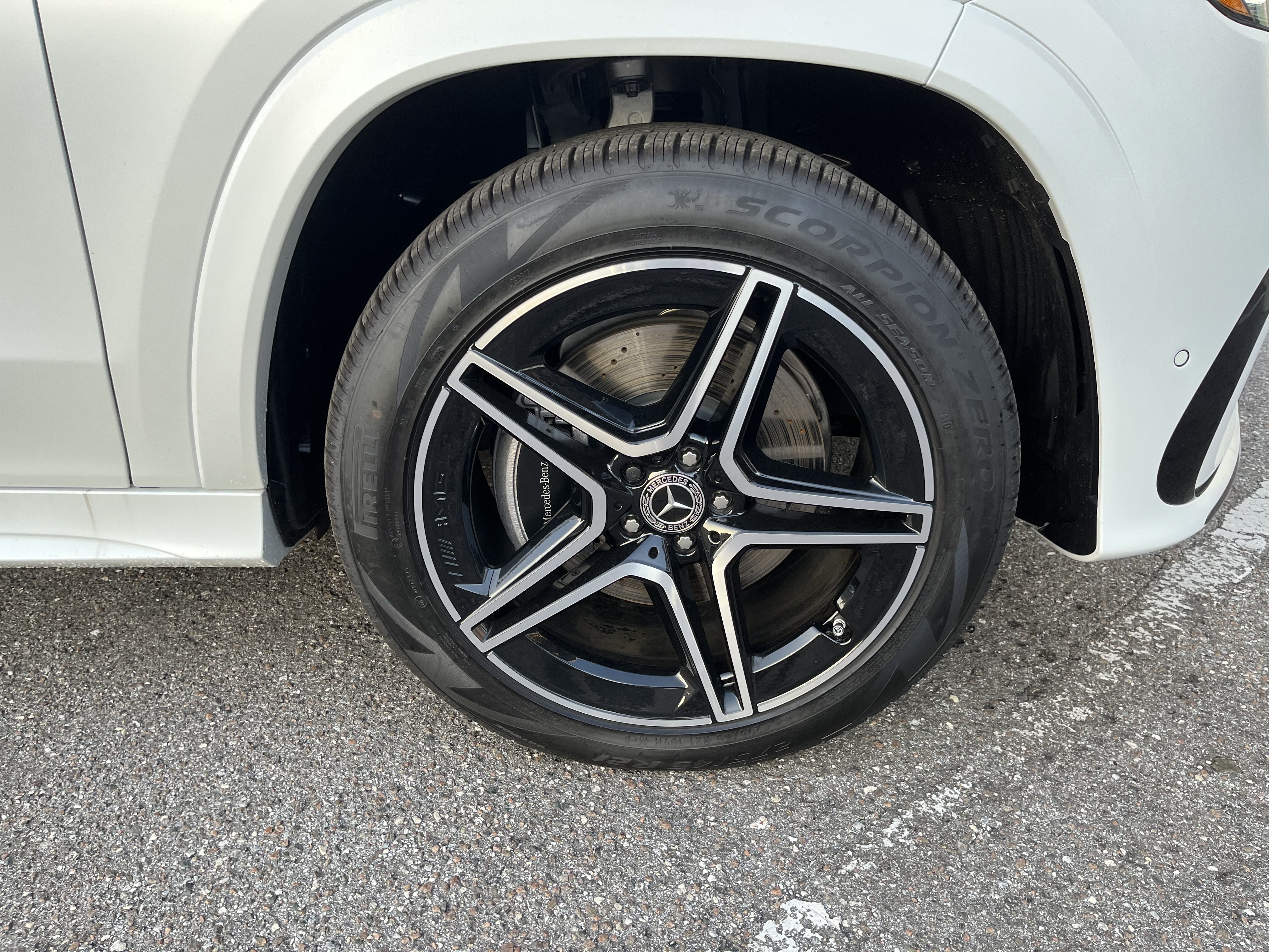 New 2026 MOONLIGHT WHITE Mercedes-Benz GLS 450 image 10