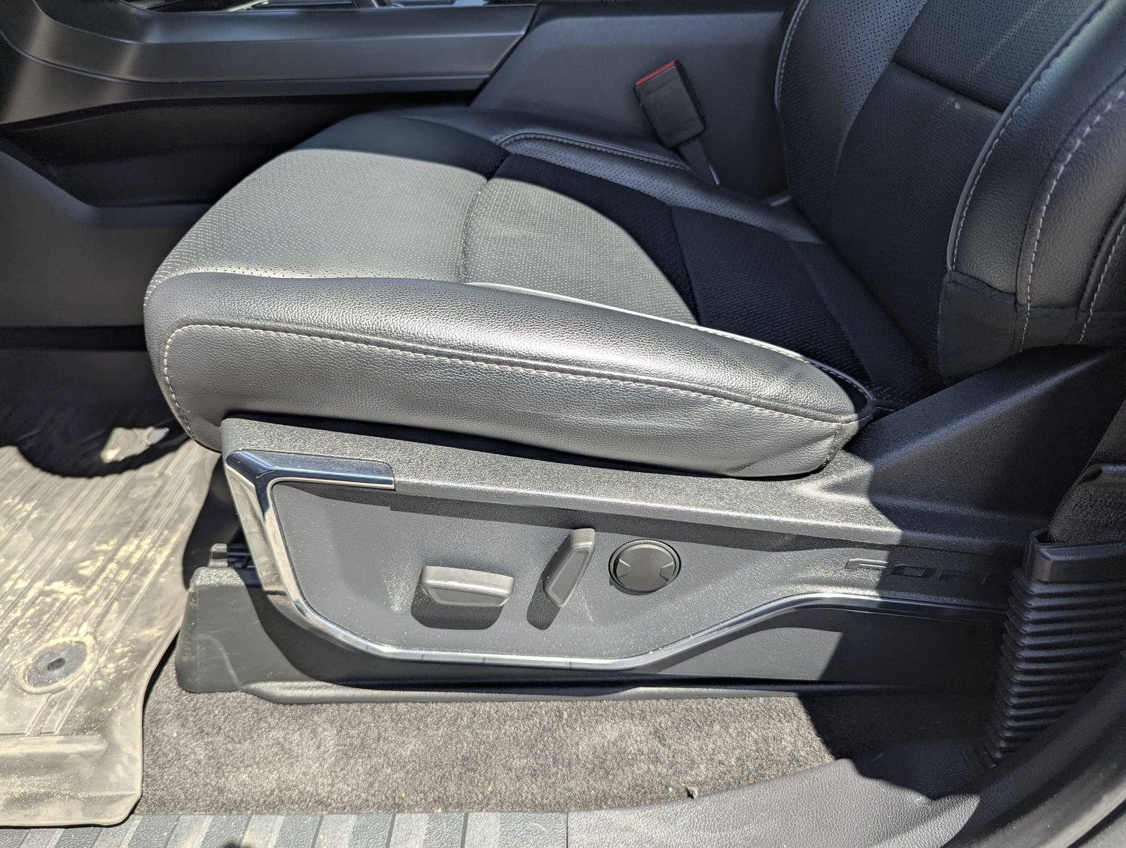 Certified Used 2024 Black Metallic Ford Lariat image 25