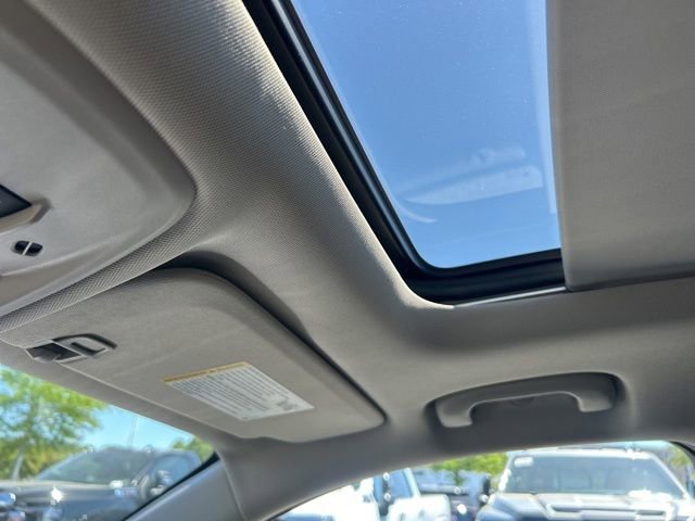 Used 2022 Rosewood Metallic Buick Select image 34