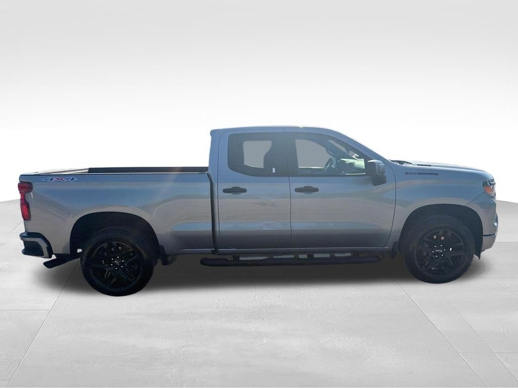 Used 2025 Gray Chevrolet Custom image 6