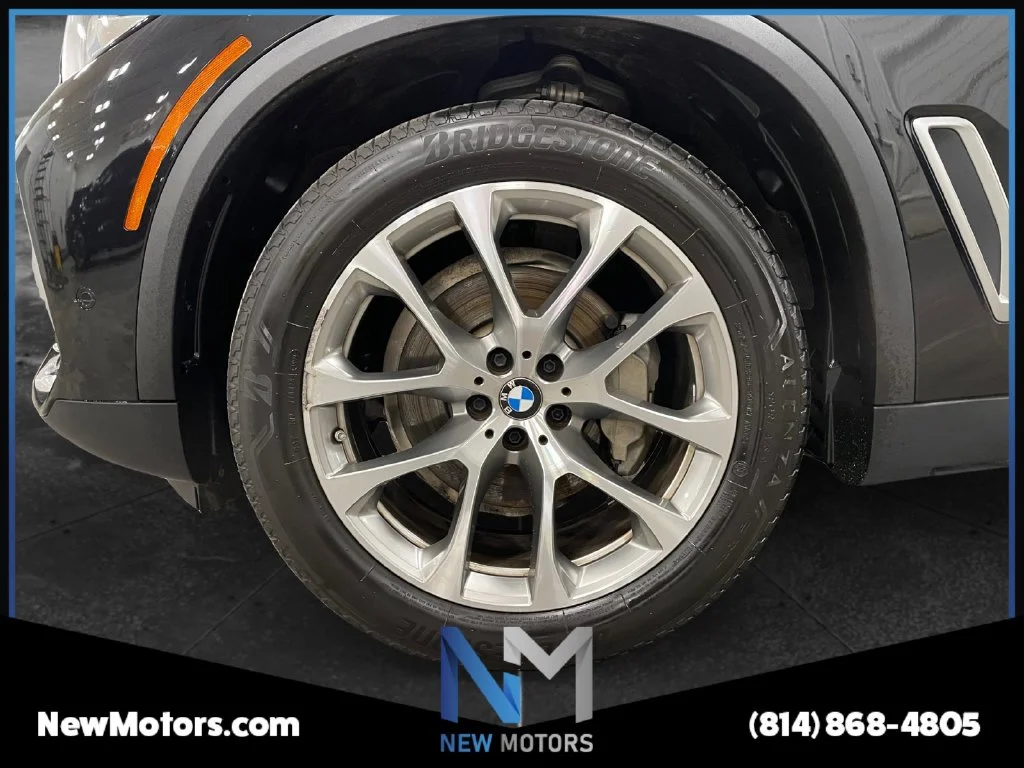 Used 2021 Black Sapphire Metallic BMW xDrive40i image 14