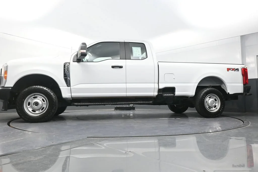 Used 2023 White Ford XL image 24