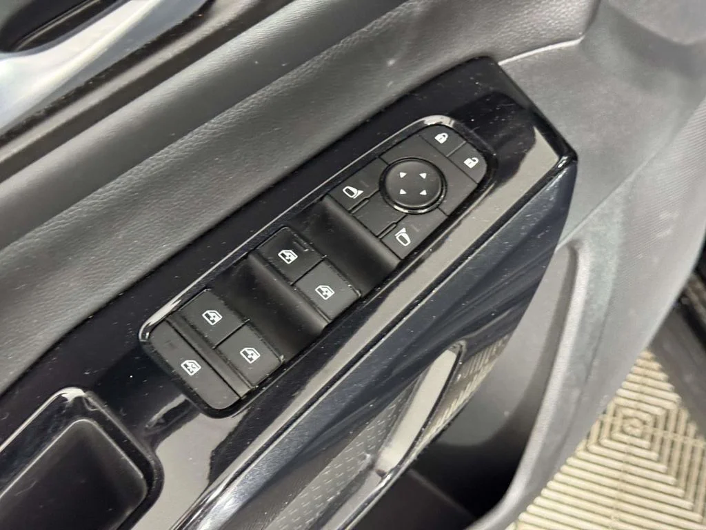 Used 2022 Black Nissan SV image 18