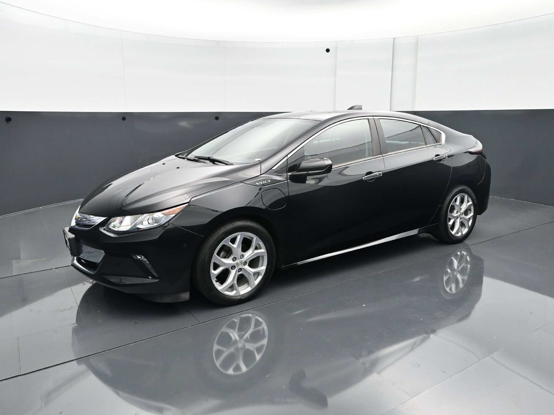 Used 2017 Chevrolet Volt Premier with VIN 1G1RD6S57HU116753 for sale in Burnsville, Minnesota