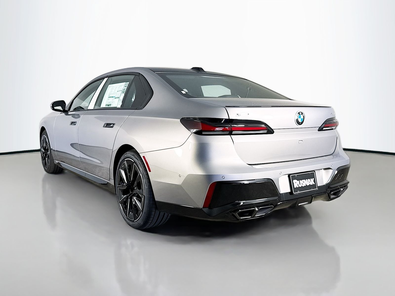 New 2026 Oxide Grey Metallic BMW 760i xDrive image 5