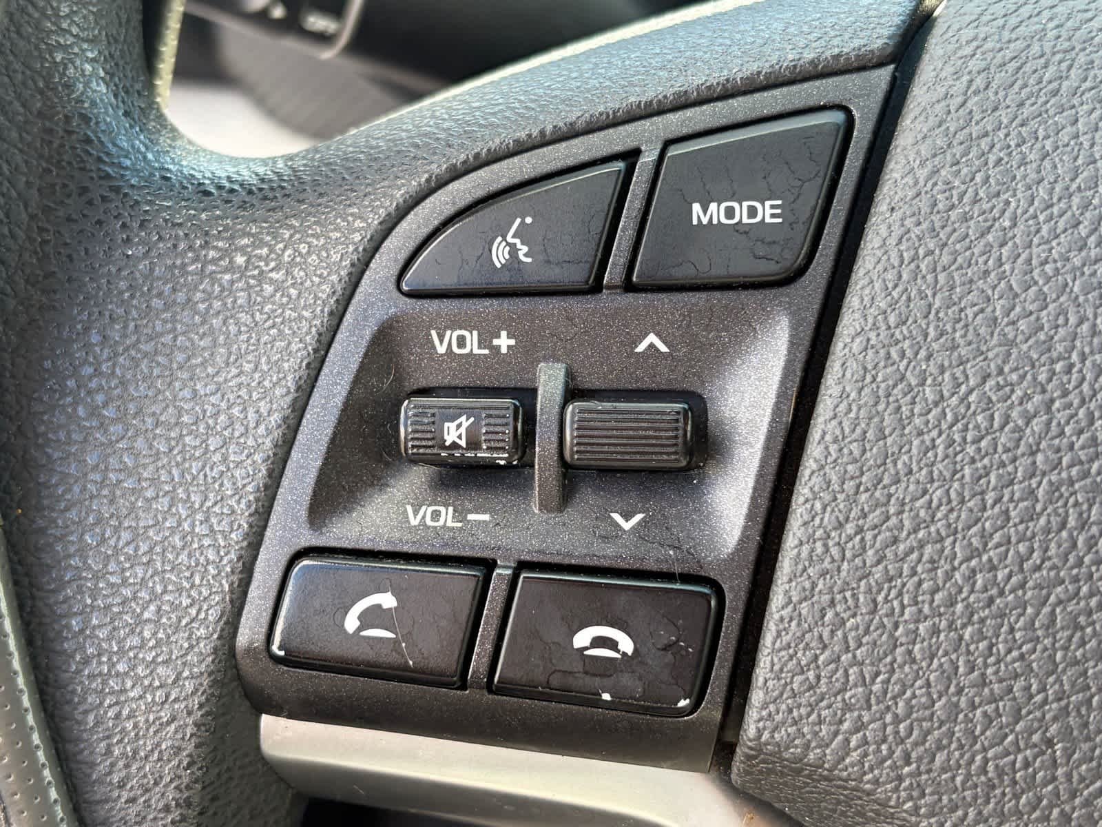 Used 2019 Molten Silver Hyundai SE image 10