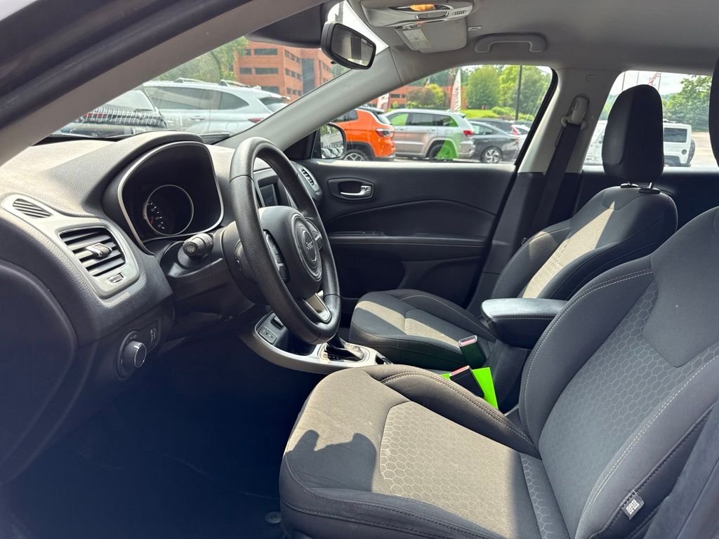 Used 2019 Gray Jeep Sport image 9