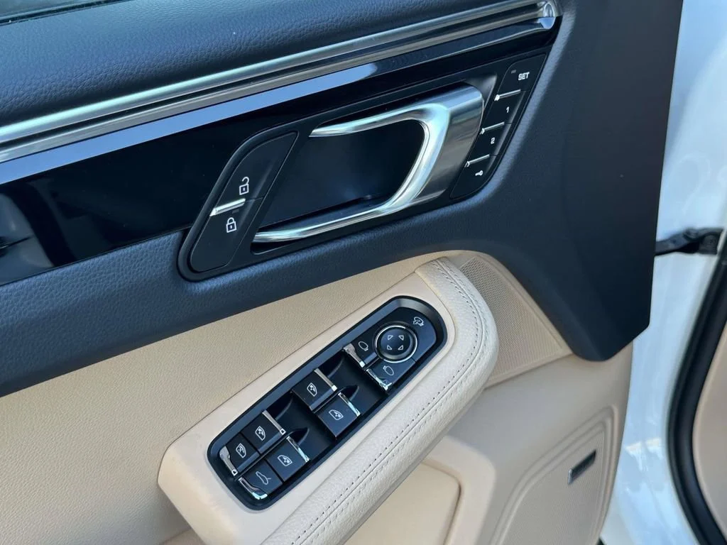 2026 Porsche Macan - Photo 18